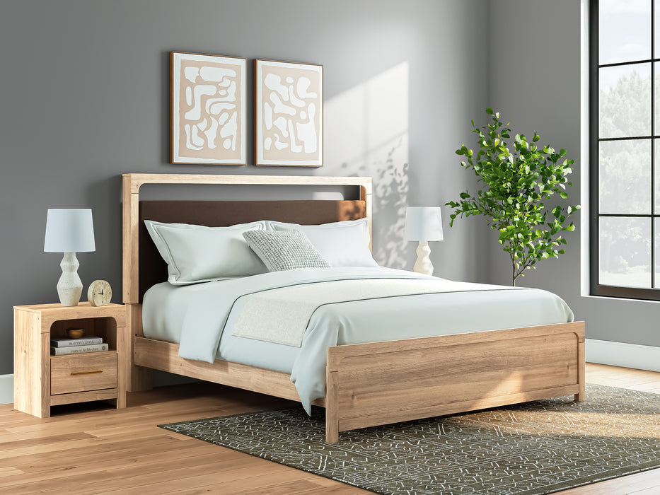 Kinlanni King Upholstered Platform Bed, Dresser, Mirror and Nightstand