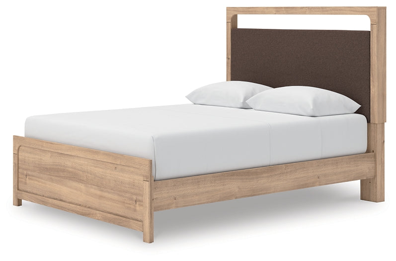 Kinlanni Queen Upholstered Platform Bed, Dresser, Mirror and Nightstand